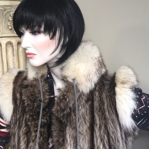 STUNNING FULL LENGTH VEST IN RACCOON & FOX FUR - Picture 5 of 8